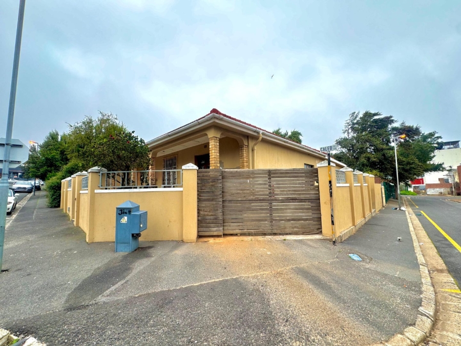 5 Bedroom Property for Sale in Woodstock Western Cape